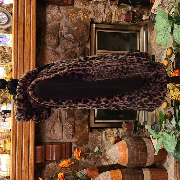 Via Spiga Faux Fur Hooded Leopard Long Vest Size 12-14 - Picture 7 of 16